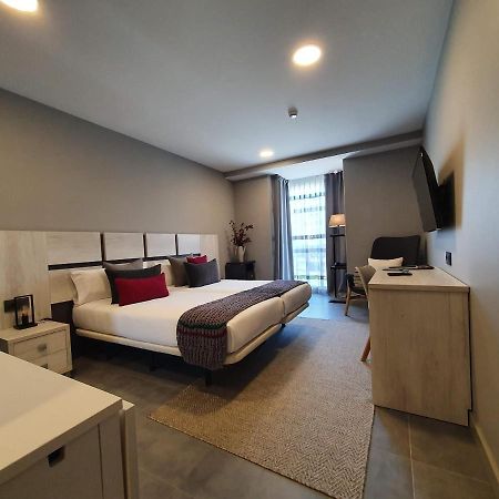 Apartahotel 5Dos5 Oviedo Dış mekan fotoğraf