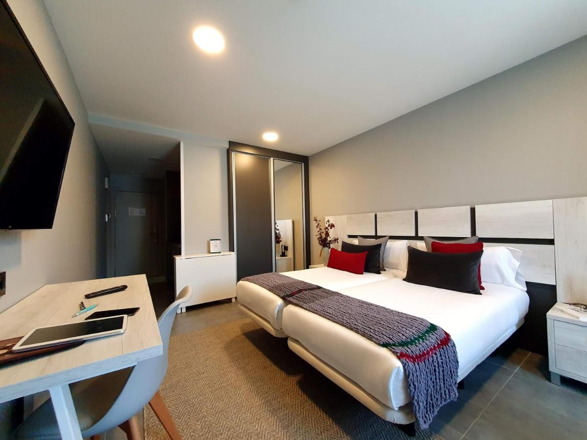 Apartahotel 5Dos5 Oviedo Dış mekan fotoğraf