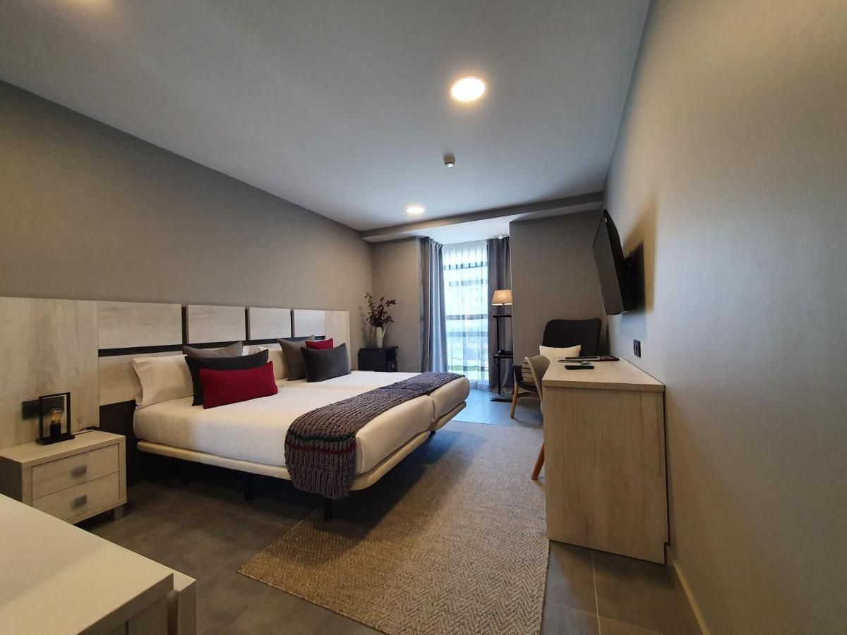 Apartahotel 5Dos5 Oviedo Dış mekan fotoğraf