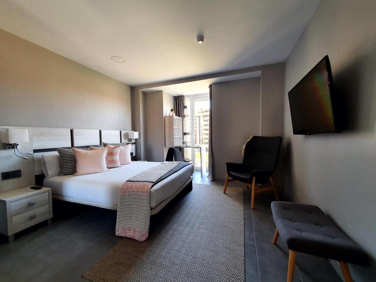 Apartahotel 5Dos5 Oviedo Dış mekan fotoğraf