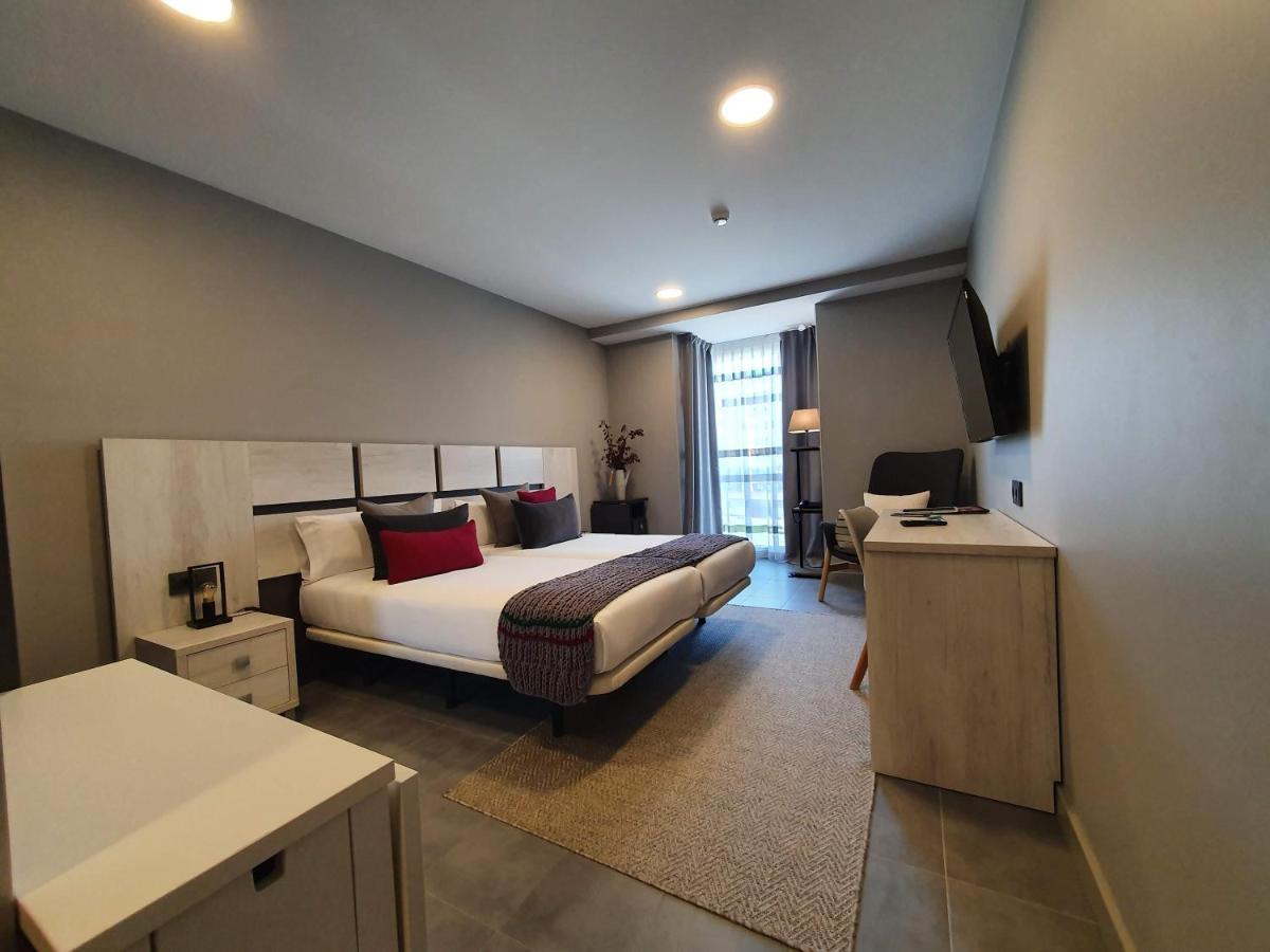 Apartahotel 5Dos5 Oviedo Dış mekan fotoğraf
