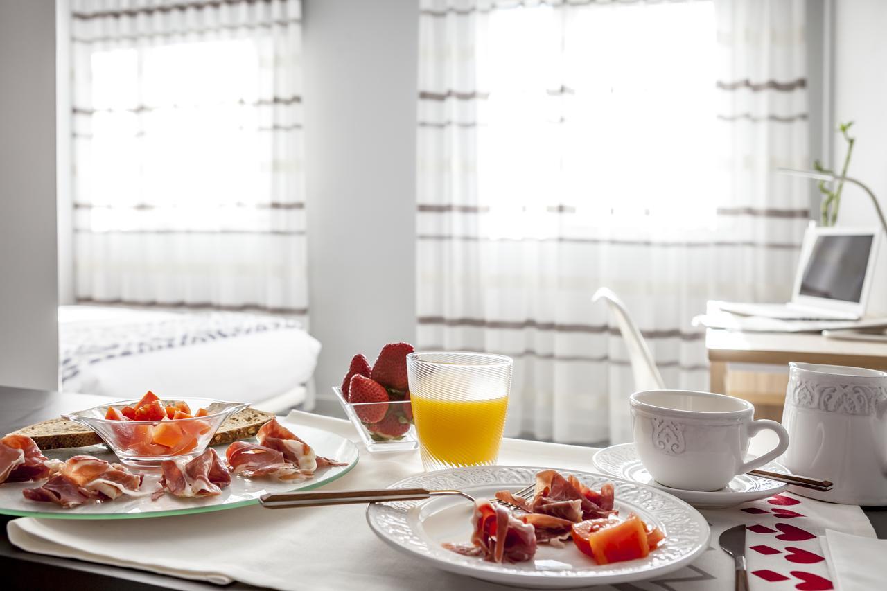 Apartahotel 5Dos5 Oviedo Dış mekan fotoğraf