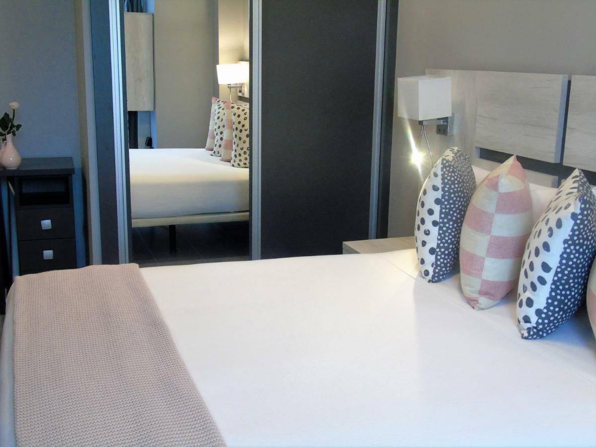 Apartahotel 5Dos5 Oviedo Dış mekan fotoğraf