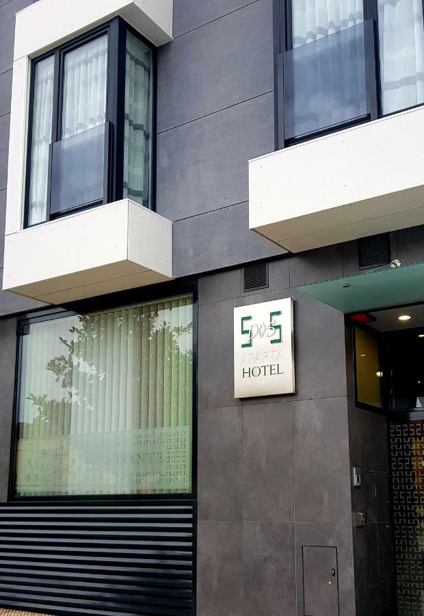 Apartahotel 5Dos5 Oviedo Dış mekan fotoğraf