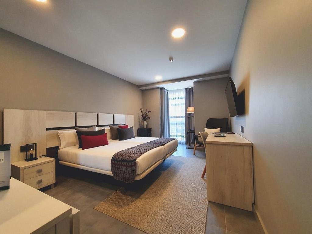 Apartahotel 5Dos5 Oviedo Dış mekan fotoğraf